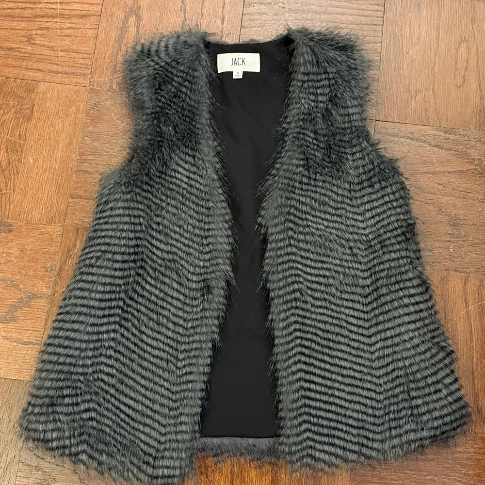 Women’s Jack by BB Dakota Faux Fur Vest in Charcoal and Black Size Small